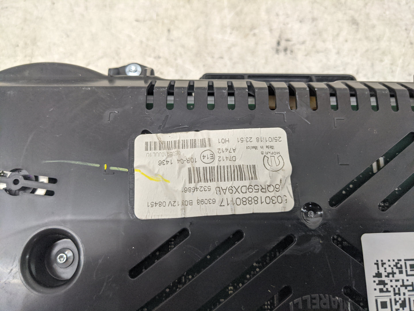 2018 Jeep Compass Instrument Cluster Speedometer Gauges P/N:60R59DX9AB 5324686, F030188801, 555034171700 Miles:33K Fits OEM 