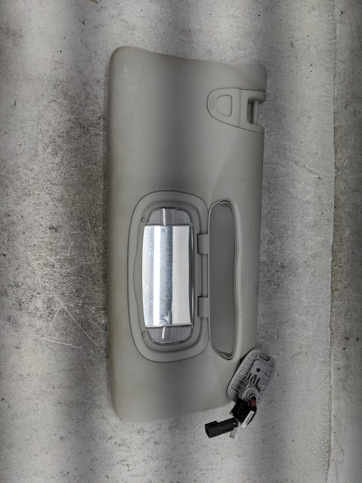 2018 Jeep Compass Sun Visor Shade Replacement Passenger Right Mirror Fits OEM Used Auto Parts - Oemusedautoparts1.com