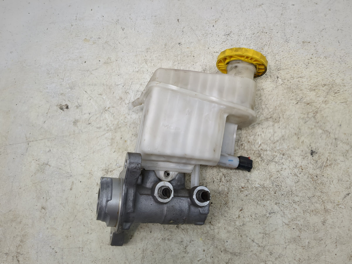 2018 Jeep Compass Brake Master Cylinder 1512842 - Oemusedautoparts1.com