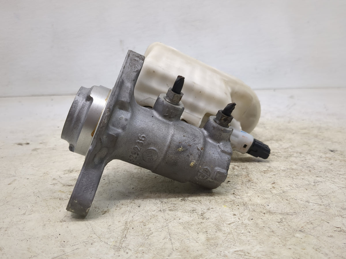 2018 Jeep Compass Brake Master Cylinder 1512842 - Oemusedautoparts1.com