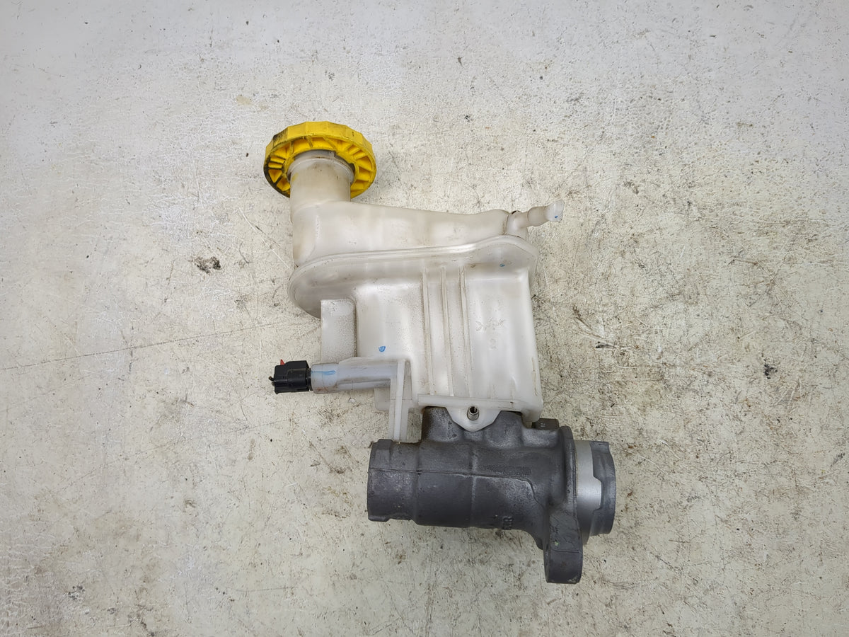 2018 Jeep Compass Brake Master Cylinder 1512842 - Oemusedautoparts1.com