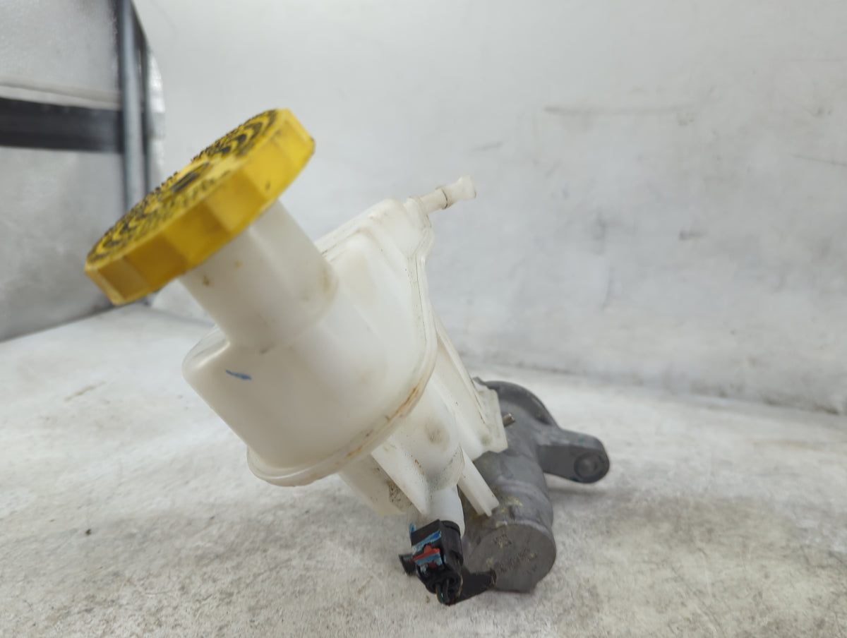 2018 Jeep Compass Brake Master Cylinder 1515926 - Oemusedautoparts1.com