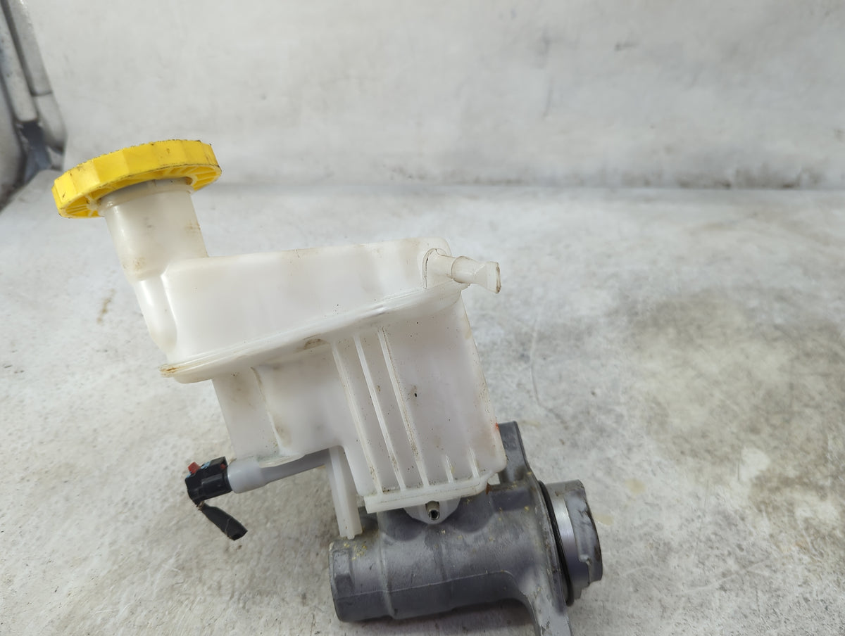2018 Jeep Compass Brake Master Cylinder 1515926 - Oemusedautoparts1.com
