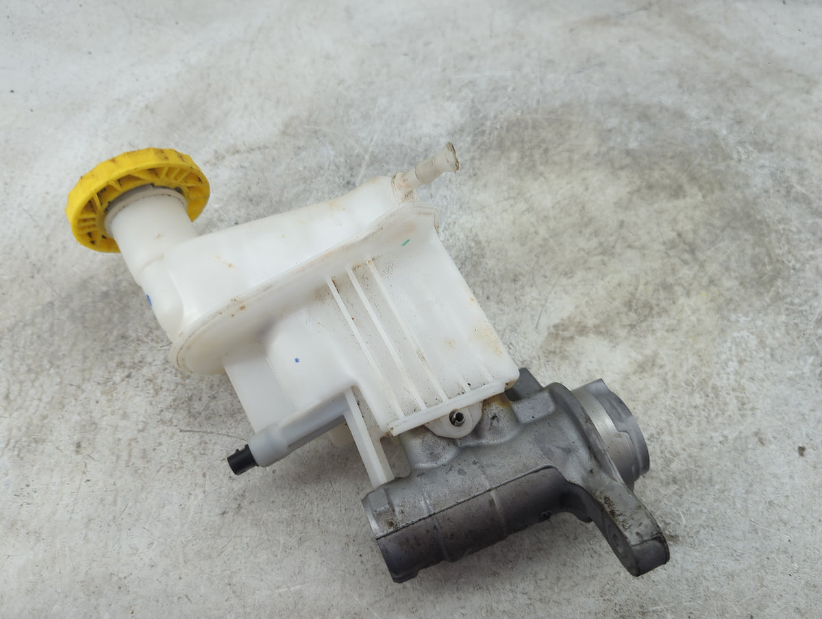 2018 Jeep Compass Brake Master Cylinder 1515927 - Oemusedautoparts1.com