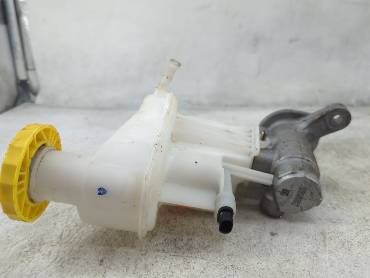 2018 Jeep Compass Brake Master Cylinder 1515927 - Oemusedautoparts1.com
