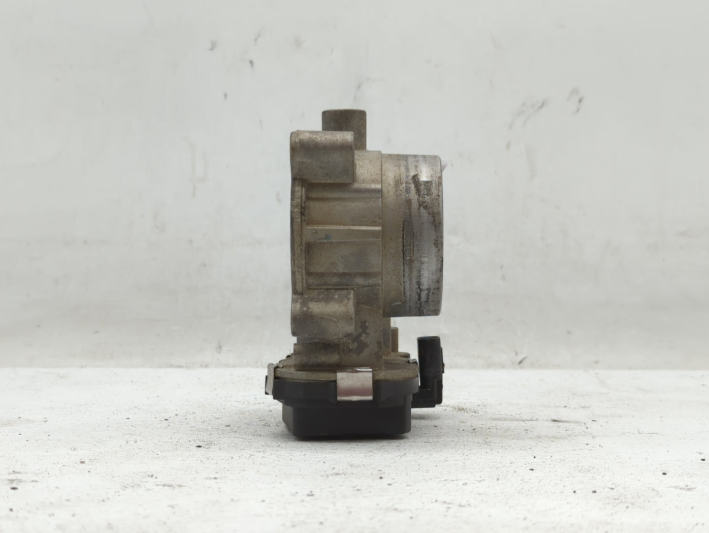 2017-2022 Jeep Compass Throttle Body P/N:04891970AB Fits Fits 2014 2015 2016 2017 2018 2019 2020 2021 2022 OEM Used Auto Par