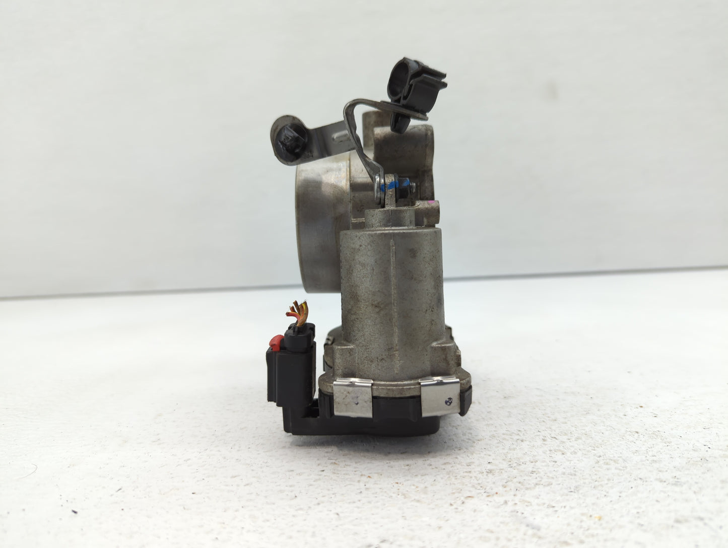 2017-2022 Jeep Compass Throttle Body P/N:04891970AB Fits Fits 2014 2015 2016 2017 2018 2019 2020 2021 2022 OEM Used Auto Par