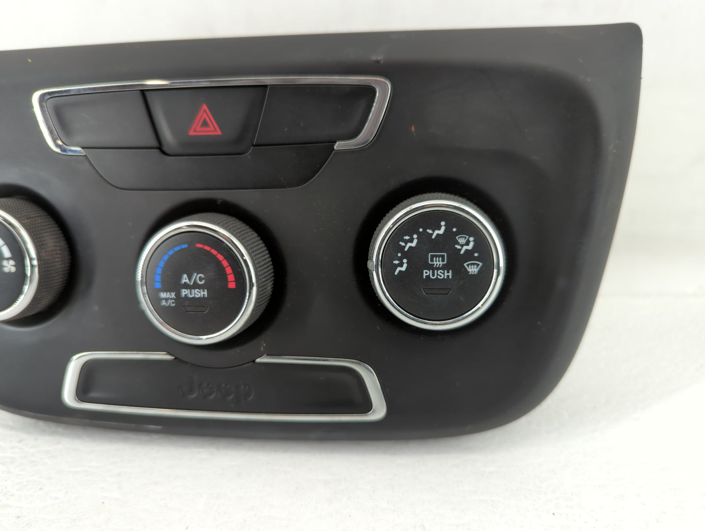 2018 Jeep Compass Climate Control Module Temperature AC/Heater Replacement P/N:P5VA58DX9AF P5VA27DX9AE, P5VA27DX9AG Fits OEM