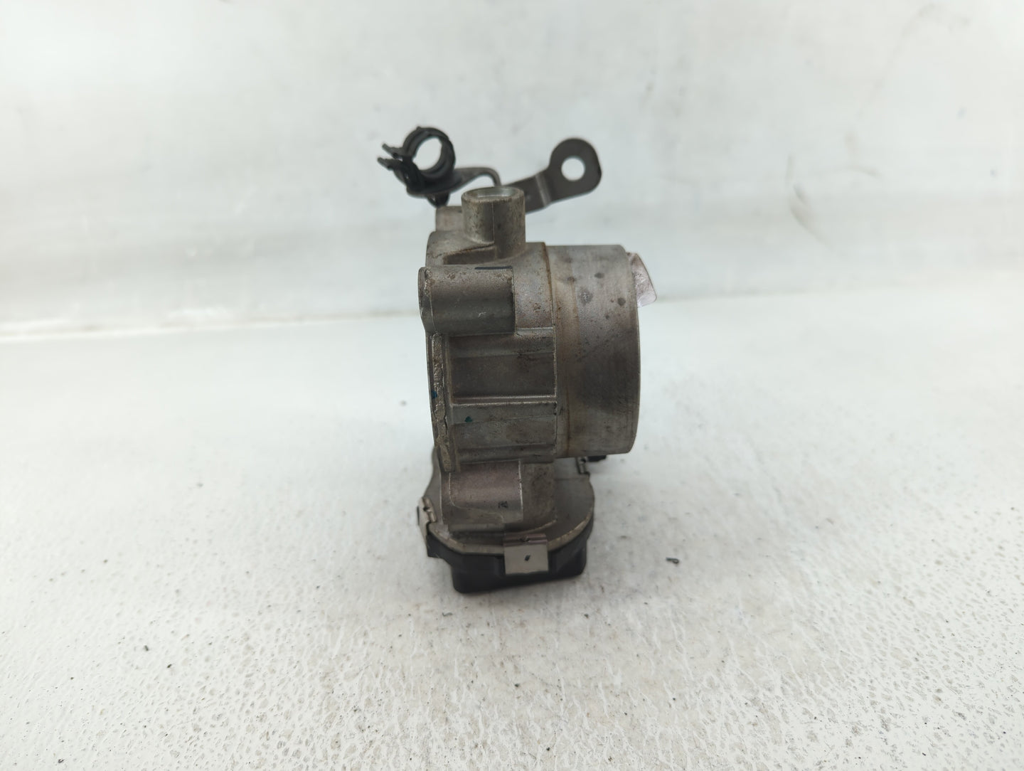 2017-2022 Jeep Compass Throttle Body P/N:04891970AB Fits Fits 2014 2015 2016 2017 2018 2019 2020 2021 2022 OEM Used Auto Par