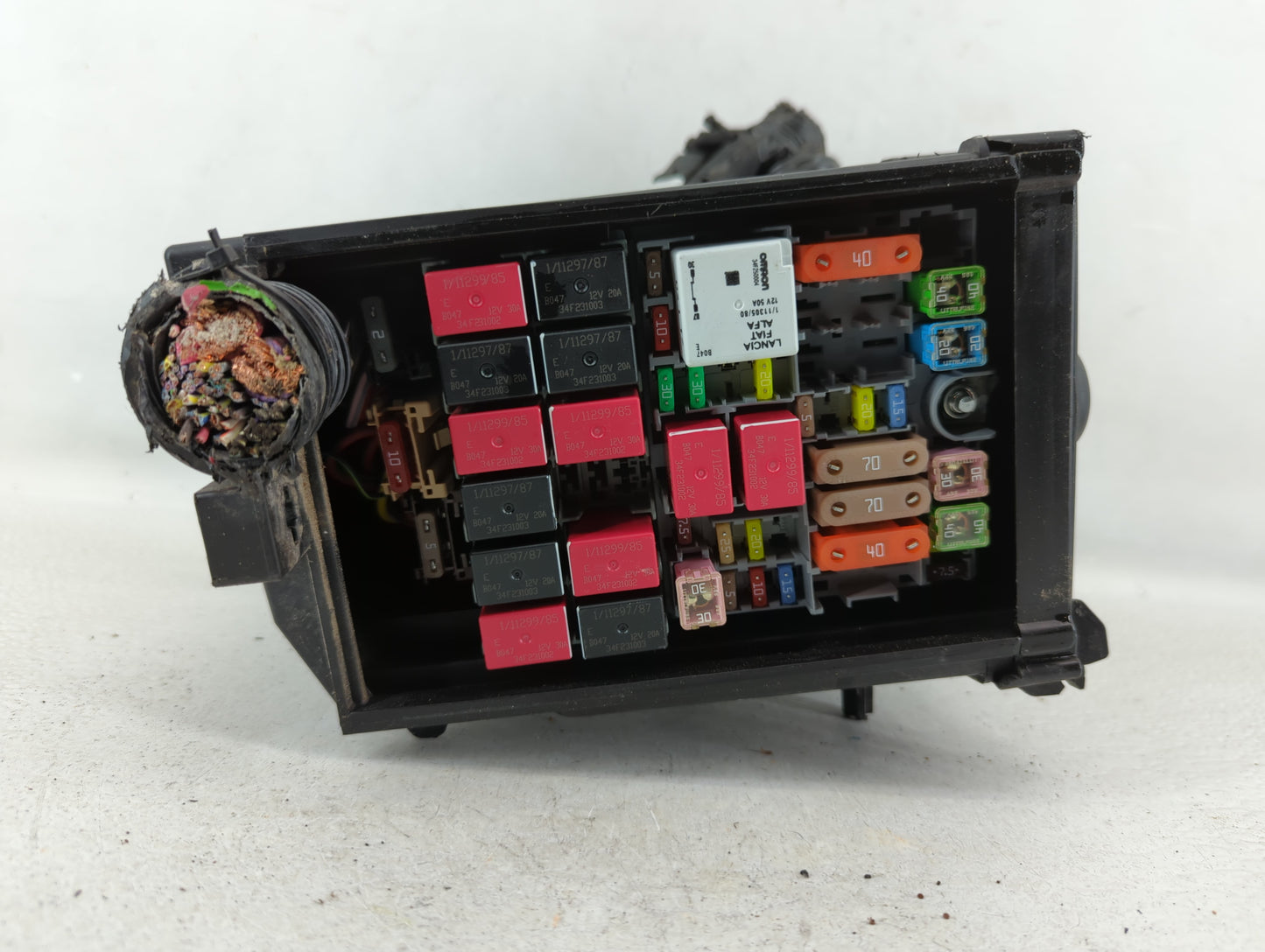 2018 Jeep Compass Fusebox Fuse Box Panel Relay Module P/N:52027004 Fits OEM Used Auto Parts - Oemusedautoparts1.com