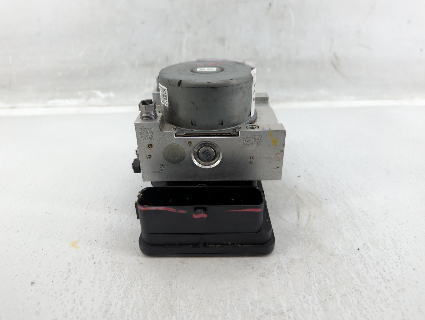 2018 Jeep Compass ABS Pump Control Module Replacement P/N:P04726567AH Fits OEM Used Auto Parts - Oemusedautoparts1.com