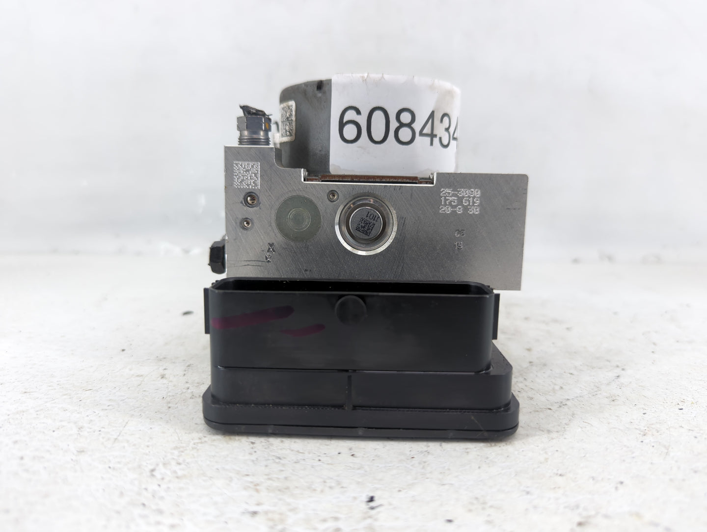 2018 Jeep Compass ABS Pump Control Module Replacement P/N:P04726567AH Fits OEM Used Auto Parts - Oemusedautoparts1.com