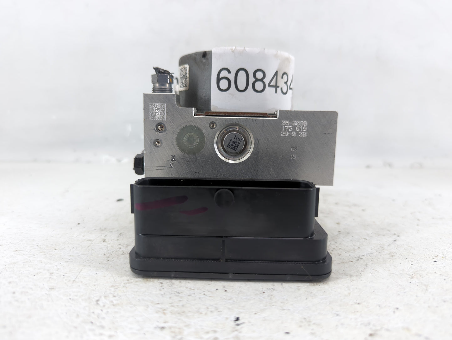 2018 Jeep Compass ABS Pump Control Module Replacement P/N:P04726567AH Fits OEM Used Auto Parts - Oemusedautoparts1.com