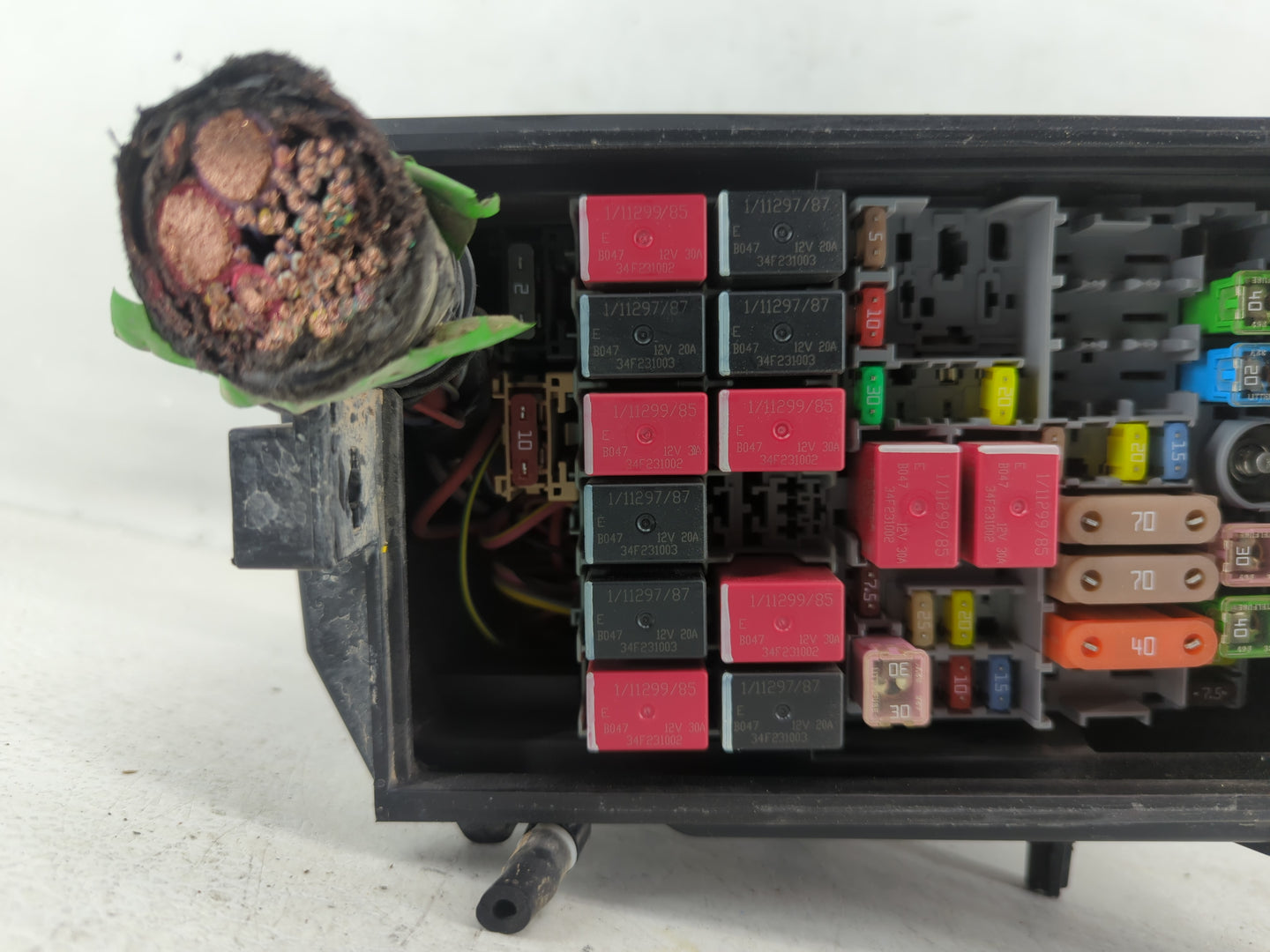 2018 Jeep Compass Fusebox Fuse Box Panel Relay Module P/N:52027004 Fits OEM Used Auto Parts - Oemusedautoparts1.com