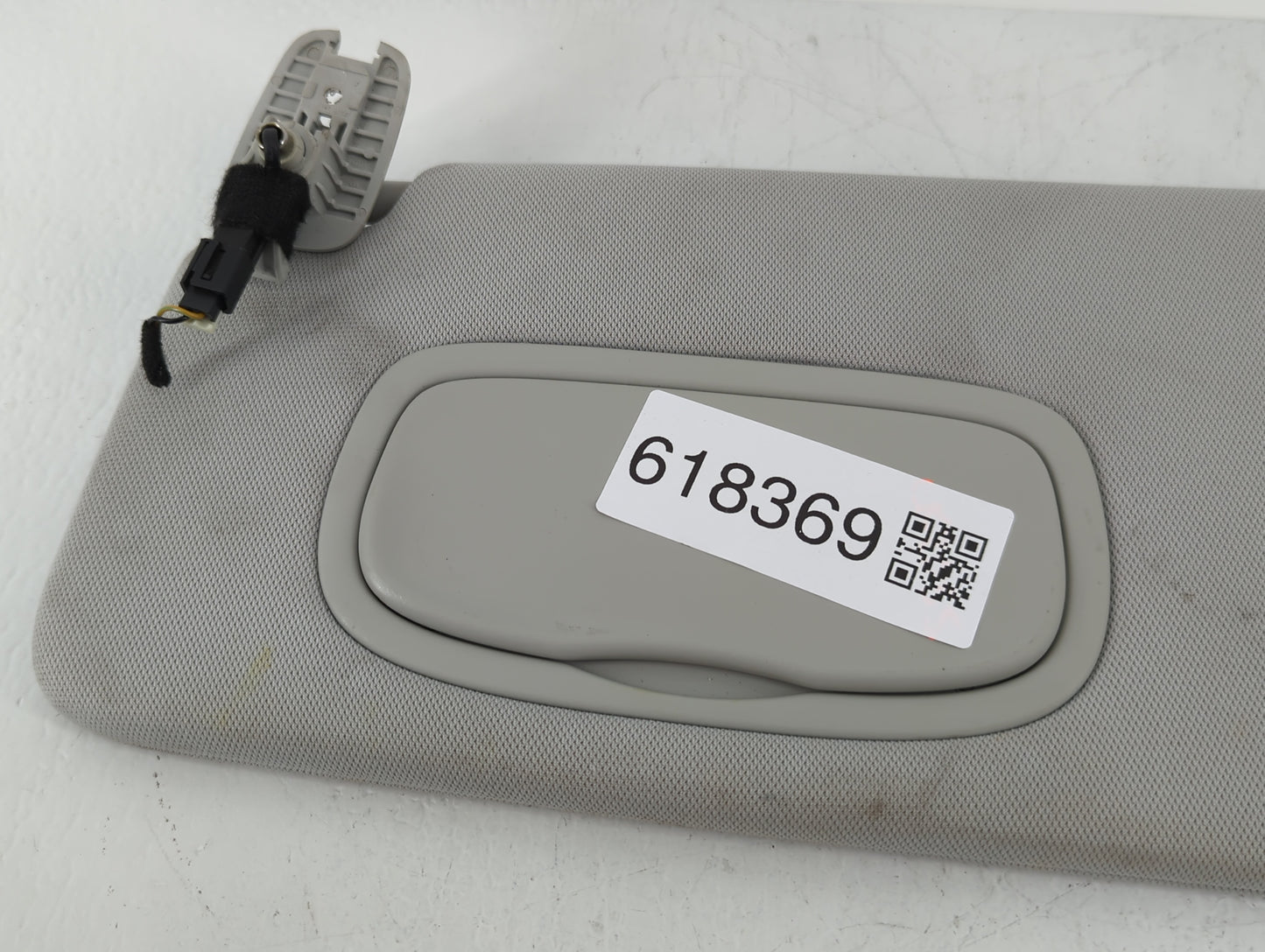 2018 Jeep Compass Sun Visor Shade Replacement Passenger Right Mirror Fits OEM Used Auto Parts - Oemusedautoparts1.com