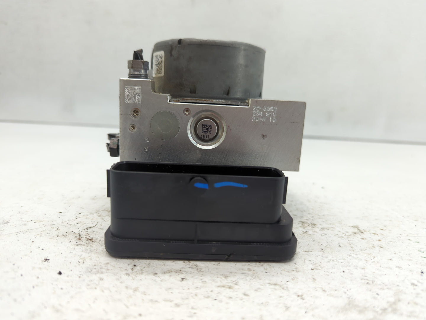 2018 Jeep Compass ABS Pump Control Module Replacement P/N:P04726567AH Fits OEM Used Auto Parts - Oemusedautoparts1.com