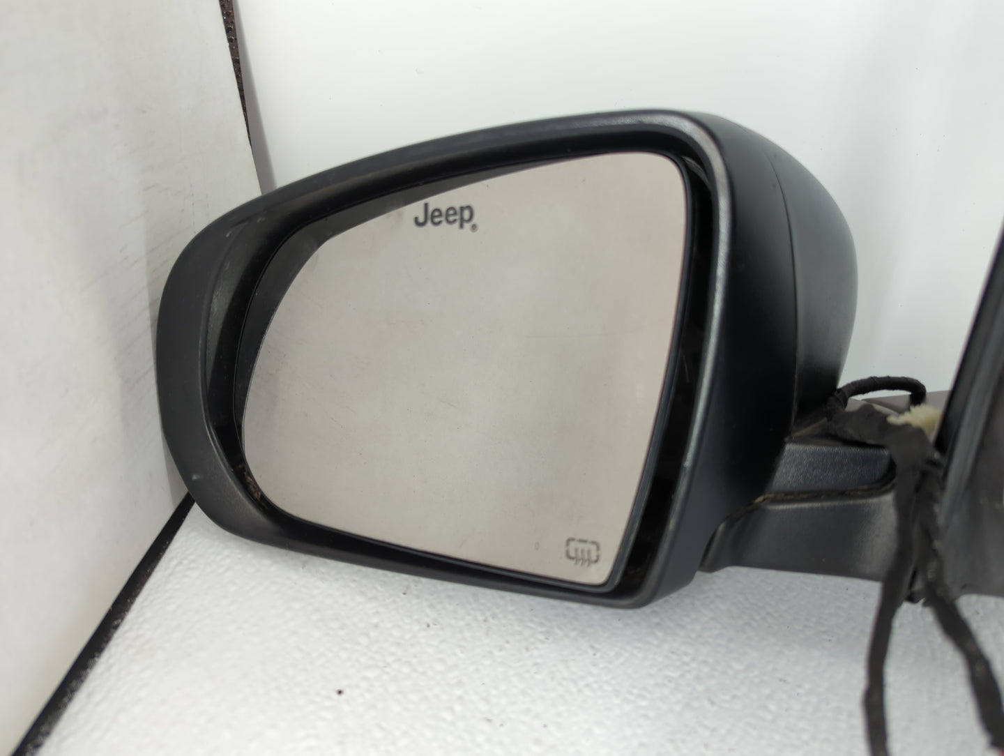 2018 Jeep Compass Driver Side View Mirror - Left Door Mirror OEM Used - Oemusedautoparts1.com