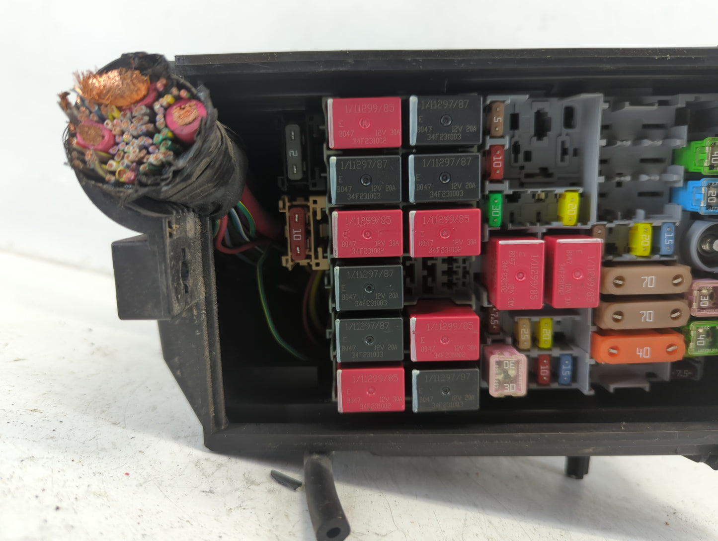 2018 Jeep Compass Fusebox Fuse Box Panel Relay Module P/N:52027004 Fits OEM Used Auto Parts - Oemusedautoparts1.com