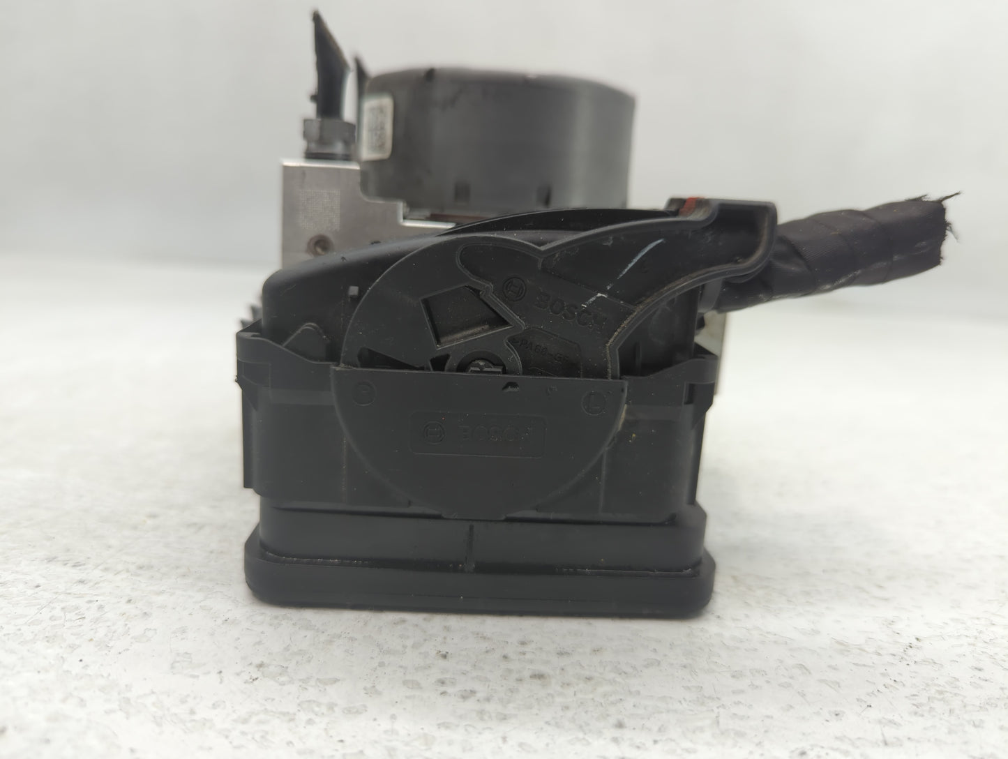 2018 Jeep Compass ABS Pump Control Module Replacement P/N:00534437320 P04726567AH Fits OEM Used Auto Parts - Oemusedautopart