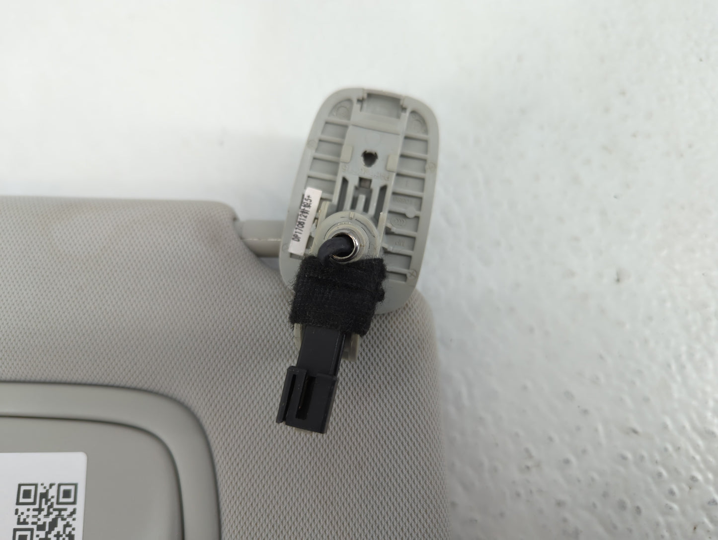 2018 Jeep Compass Sun Visor Shade Replacement Passenger Right Mirror Fits OEM Used Auto Parts - Oemusedautoparts1.com