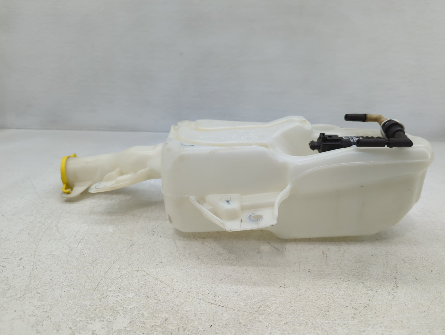 2018 Jeep Compass Windshield Washer Fluid Reservoir Bottle Oem - Oemusedautoparts1.com