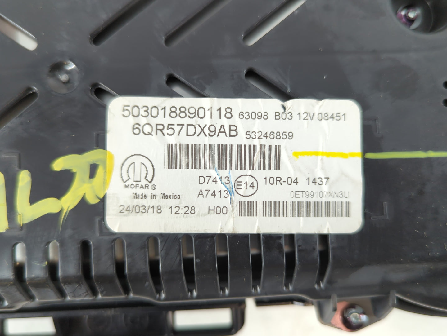 2018 Jeep Compass Instrument Cluster Speedometer Gauges P/N:6QR57DX9AB Miles: Fits OEM Used Auto Parts - Oemusedautoparts1.c