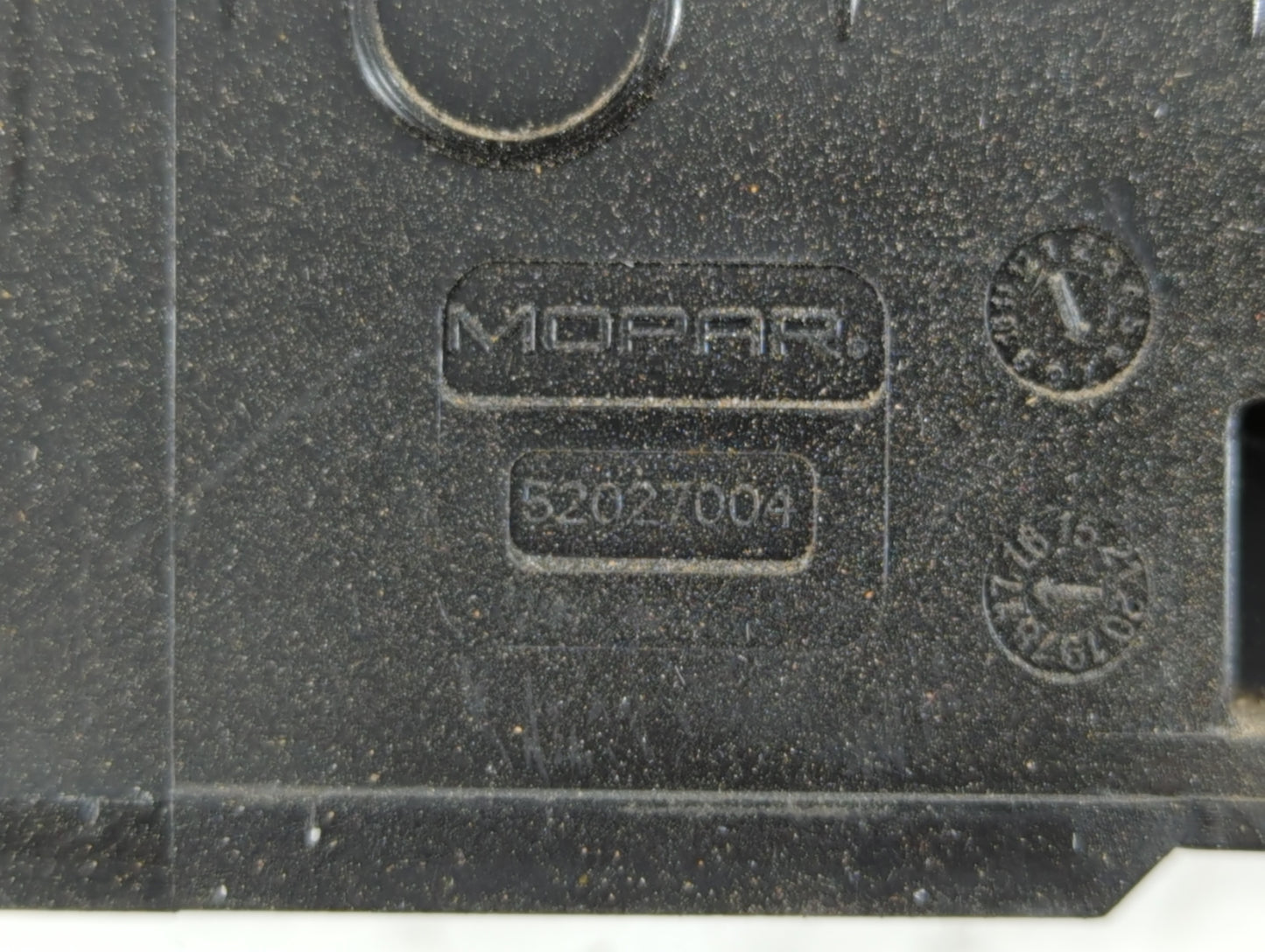 2018 Jeep Compass Fusebox Fuse Box Panel Relay Module P/N:52027004 Fits OEM Used Auto Parts - Oemusedautoparts1.com