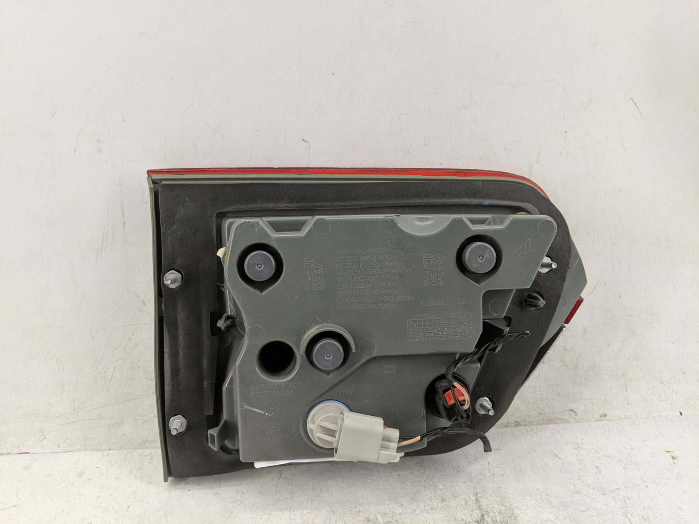 2015-2021 Jeep Grand Cherokee Tail Light Assembly Driver Left OEM Fits Fits 2015 2016 2017 2018 2019 2020 2021 OEM Used Auto