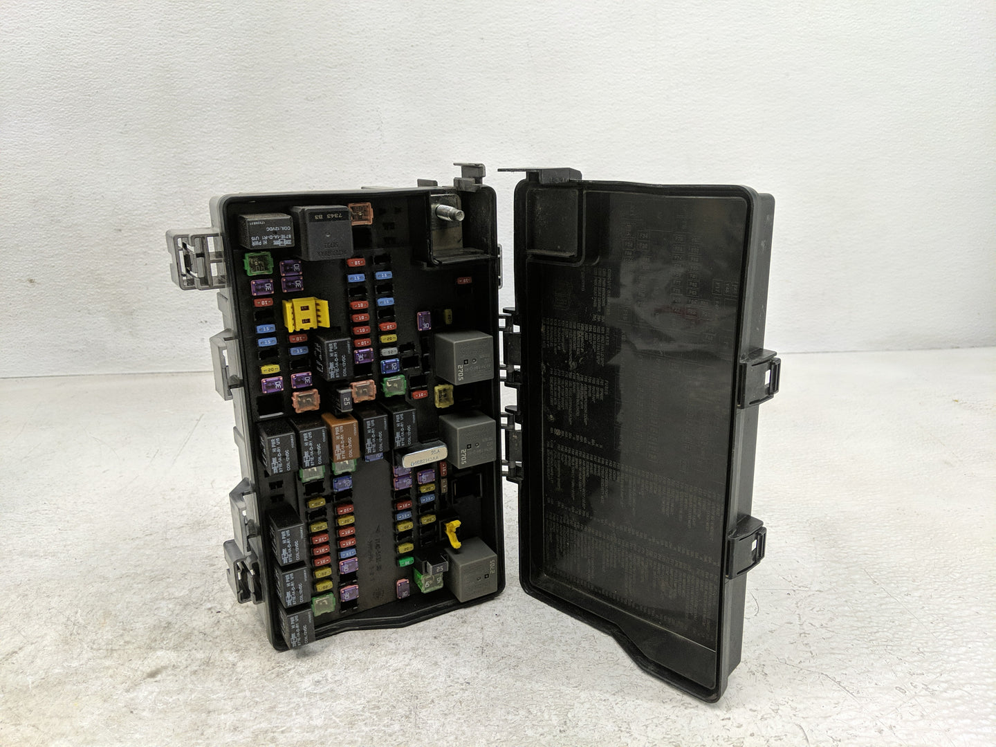 2018 Jeep Grand Cherokee Fusebox Fuse Box Panel Relay Module P/N:P68320918AC Fits OEM Used Auto Parts - Oemusedautoparts1.co