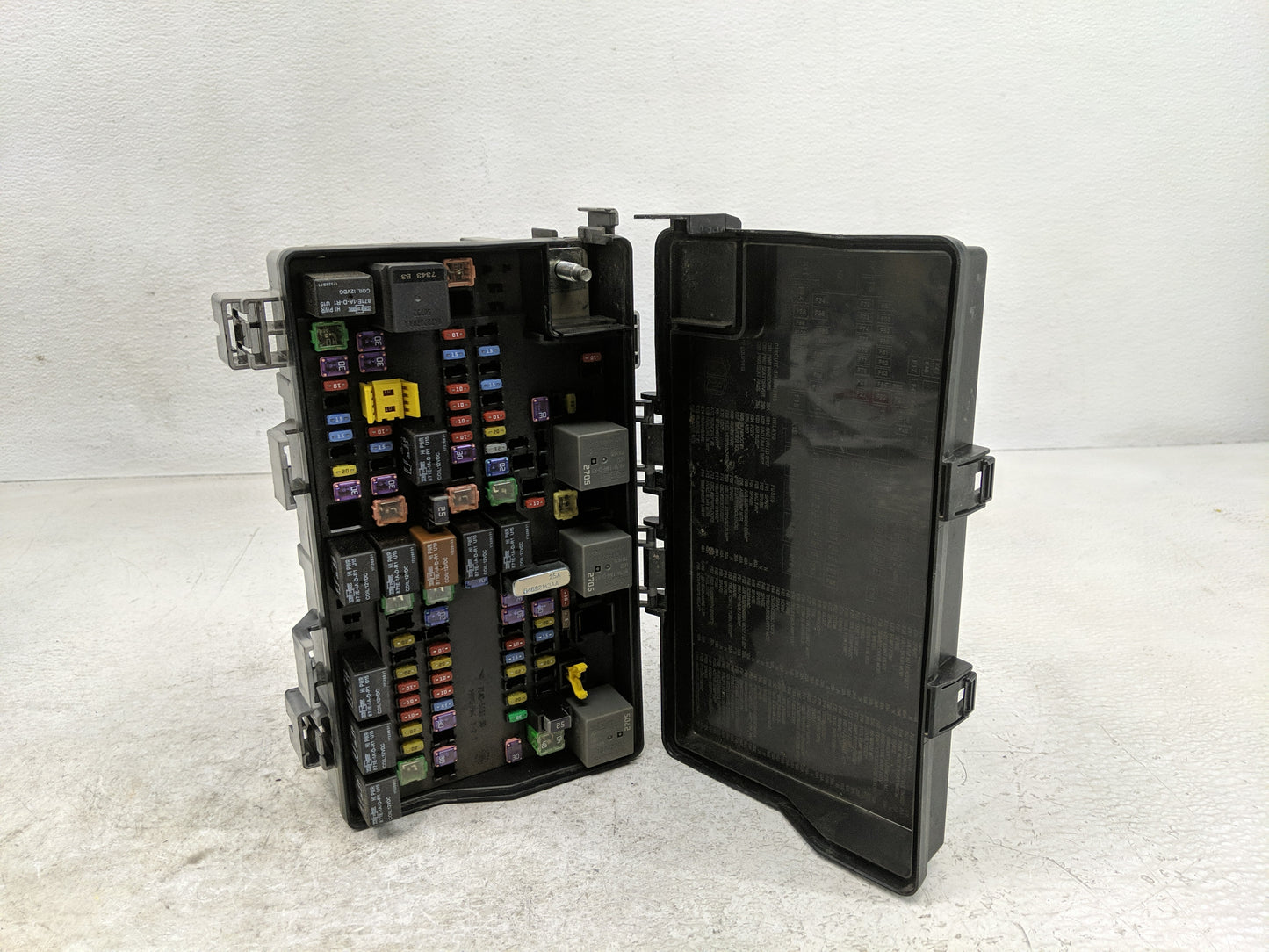 2018 Jeep Grand Cherokee Fusebox Fuse Box Panel Relay Module P/N:P68320918AC Fits OEM Used Auto Parts - Oemusedautoparts1.co