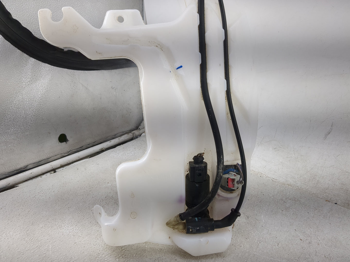 2011 Jeep Grand Cherokee Windshield Washer Fluid Reservoir Bottle Oem - Oemusedautoparts1.com