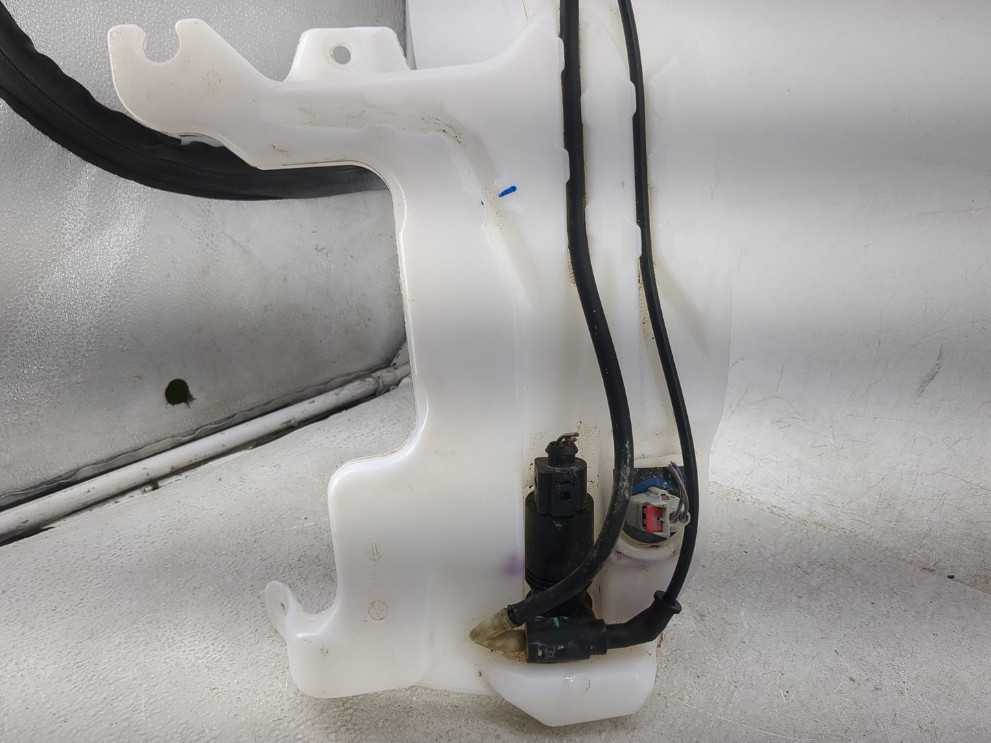2011 Jeep Grand Cherokee Windshield Washer Fluid Reservoir Bottle Oem - Oemusedautoparts1.com