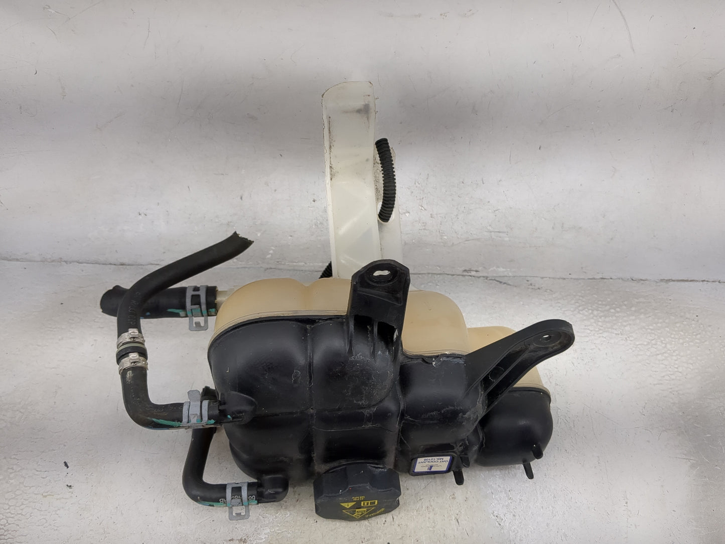 2016 Jeep Grand Cherokee Radiator Coolant Overflow Expansion Tank Bottle 1494306 - Oemusedautoparts1.com