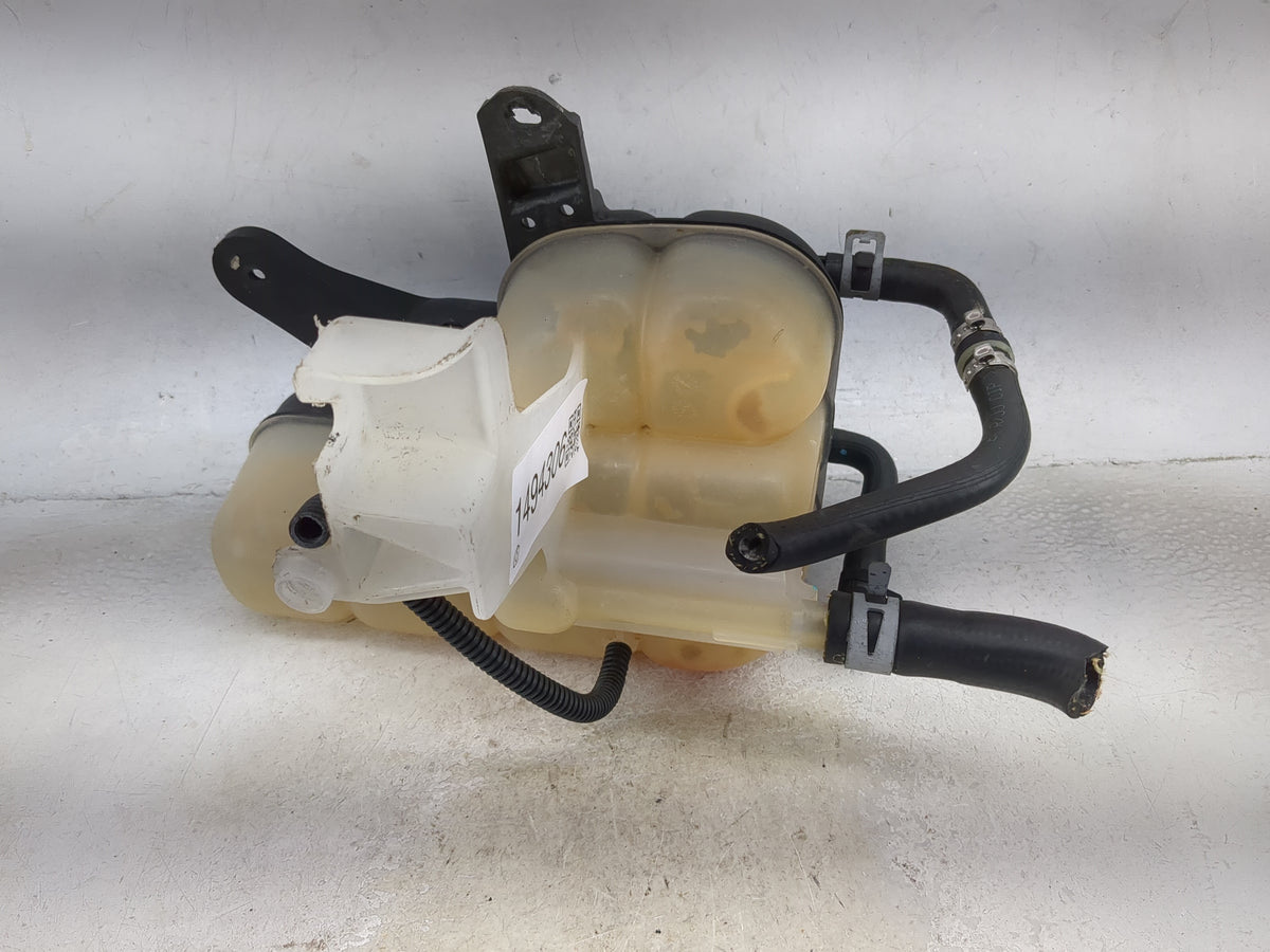 2016 Jeep Grand Cherokee Radiator Coolant Overflow Expansion Tank Bottle 1494306 - Oemusedautoparts1.com
