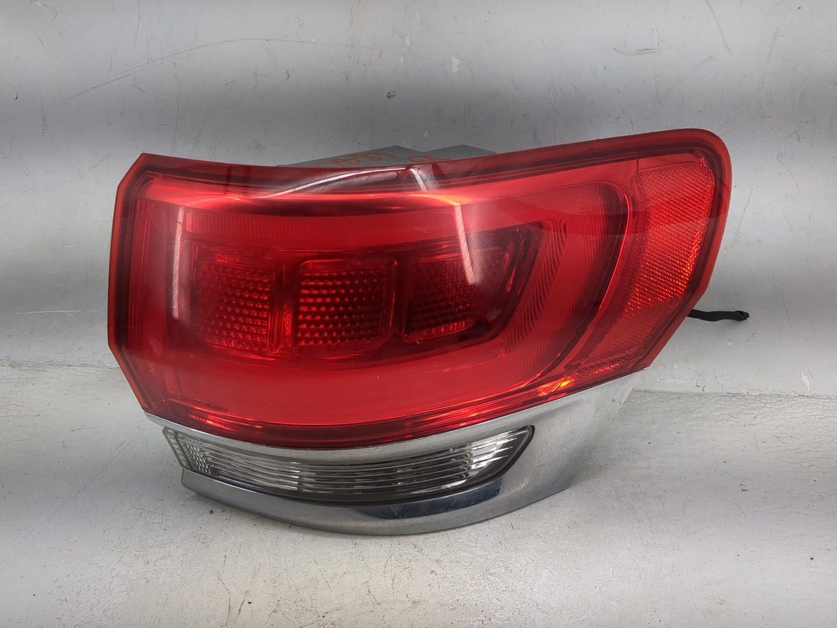 2015-2021 Jeep Grand Cherokee Tail Light Assembly Passenger Right OEM P/N:P68110016AE F00HTC402619 Fits OEM Used Auto Parts 