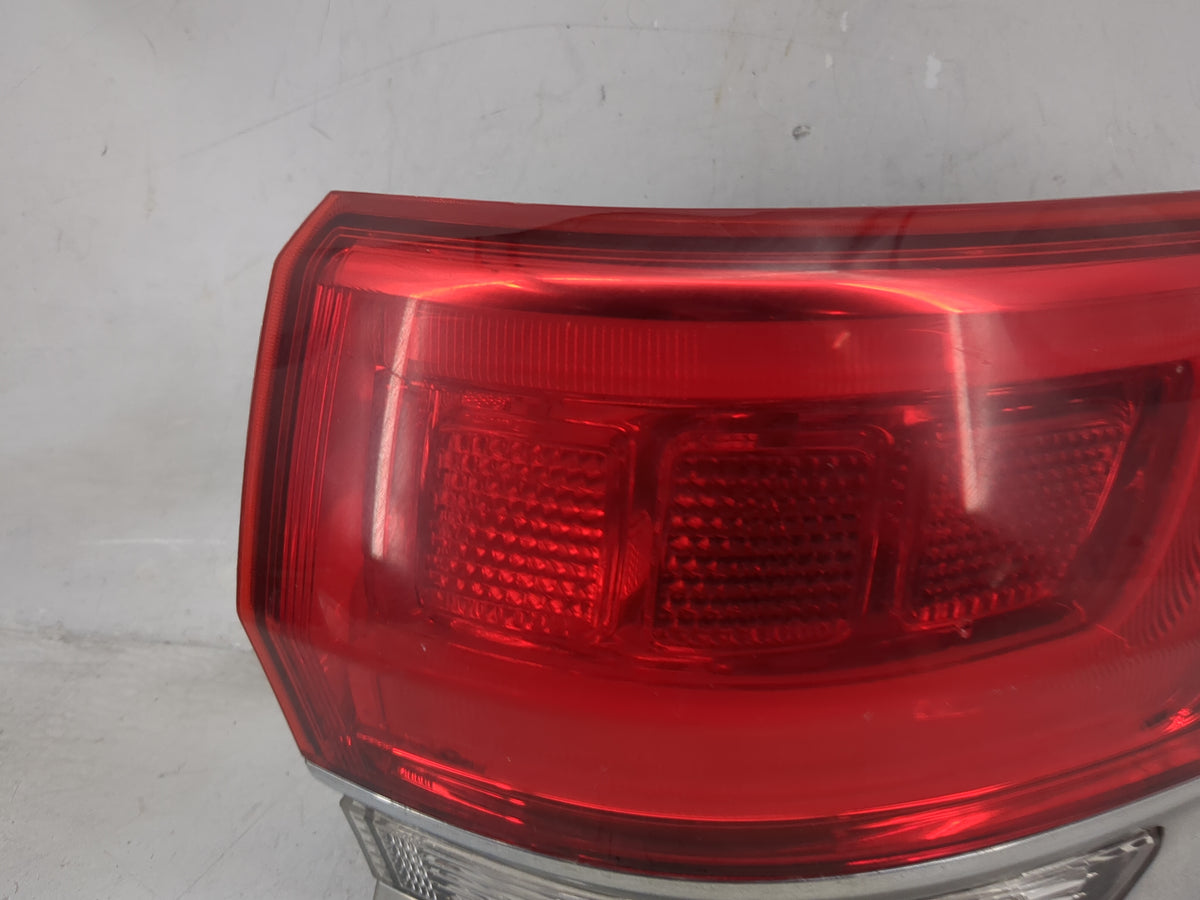 2015-2021 Jeep Grand Cherokee Tail Light Assembly Passenger Right OEM P/N:P68110016AE F00HTC402619 Fits OEM Used Auto Parts 