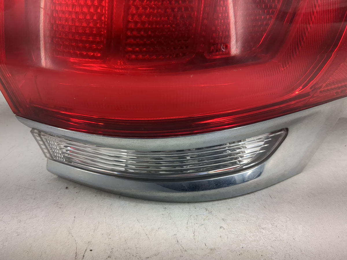 2015-2021 Jeep Grand Cherokee Tail Light Assembly Passenger Right OEM P/N:P68110016AE F00HTC402619 Fits OEM Used Auto Parts 