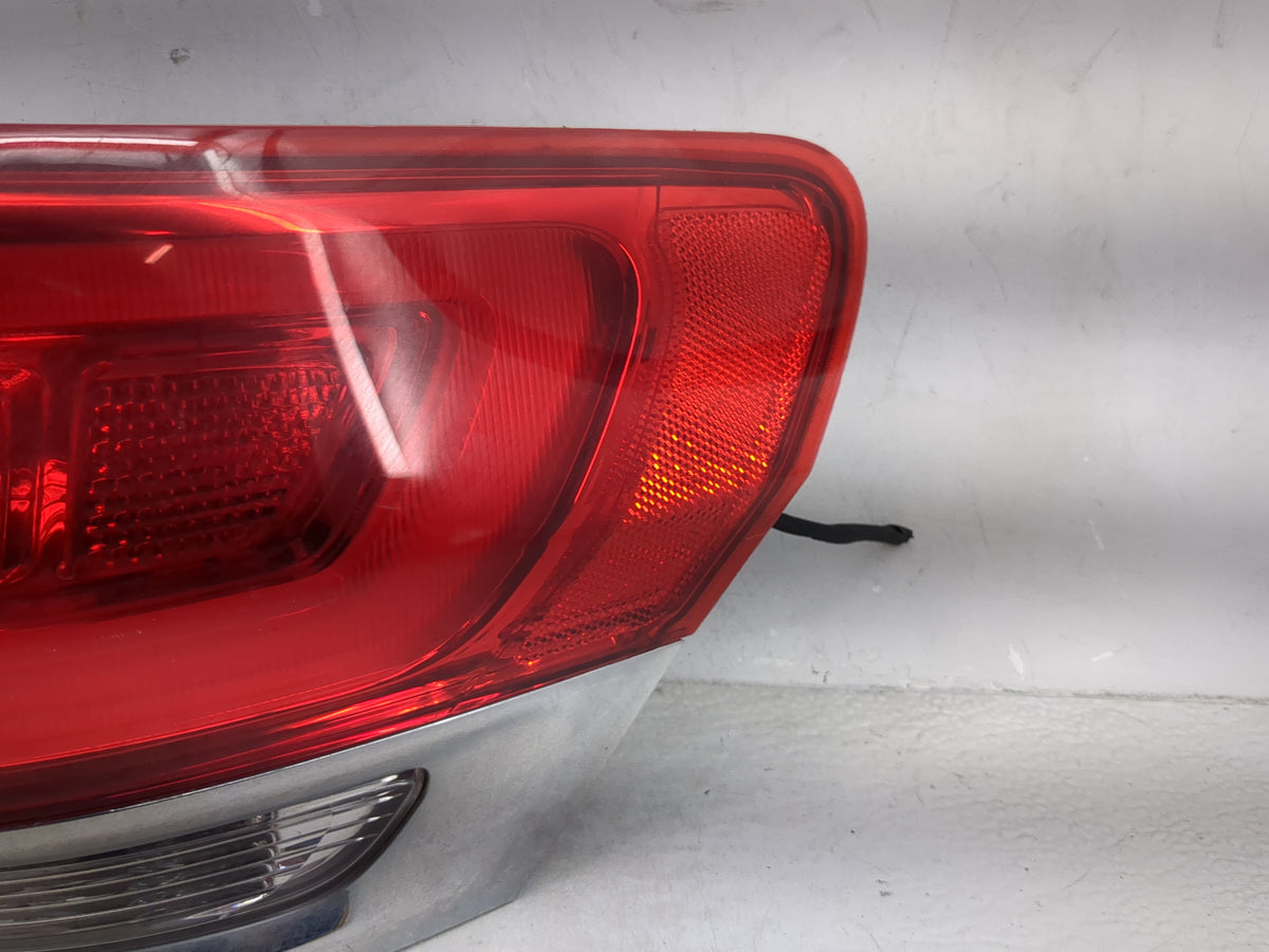 2015-2021 Jeep Grand Cherokee Tail Light Assembly Passenger Right OEM P/N:P68110016AE F00HTC402619 Fits OEM Used Auto Parts 