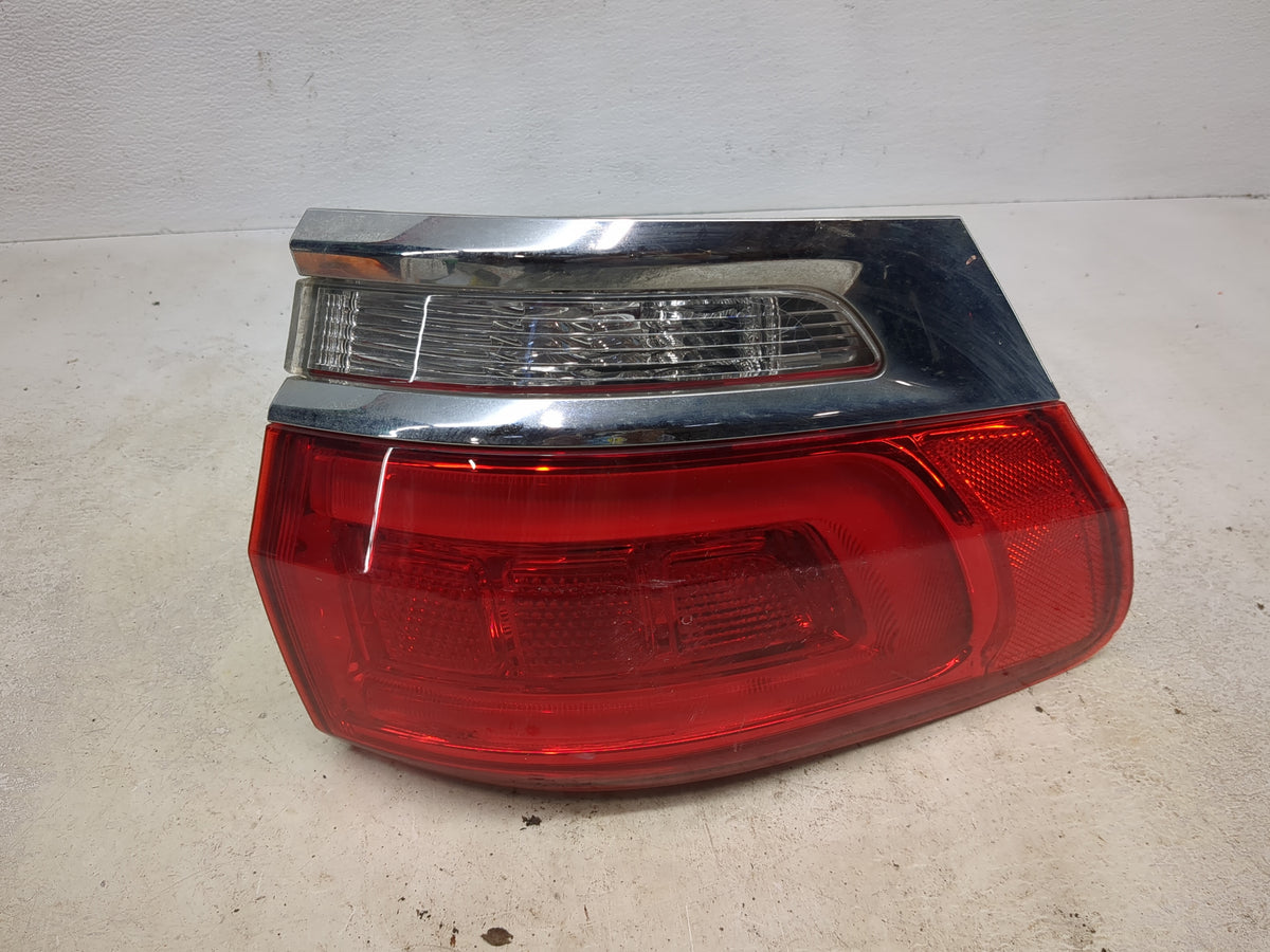 2018 Jeep Grand Cherokee Tail Light Assembly Driver Left OEM P/N:68110017AA P68110017AA, F00HTC402519 Fits OEM Used Auto Par