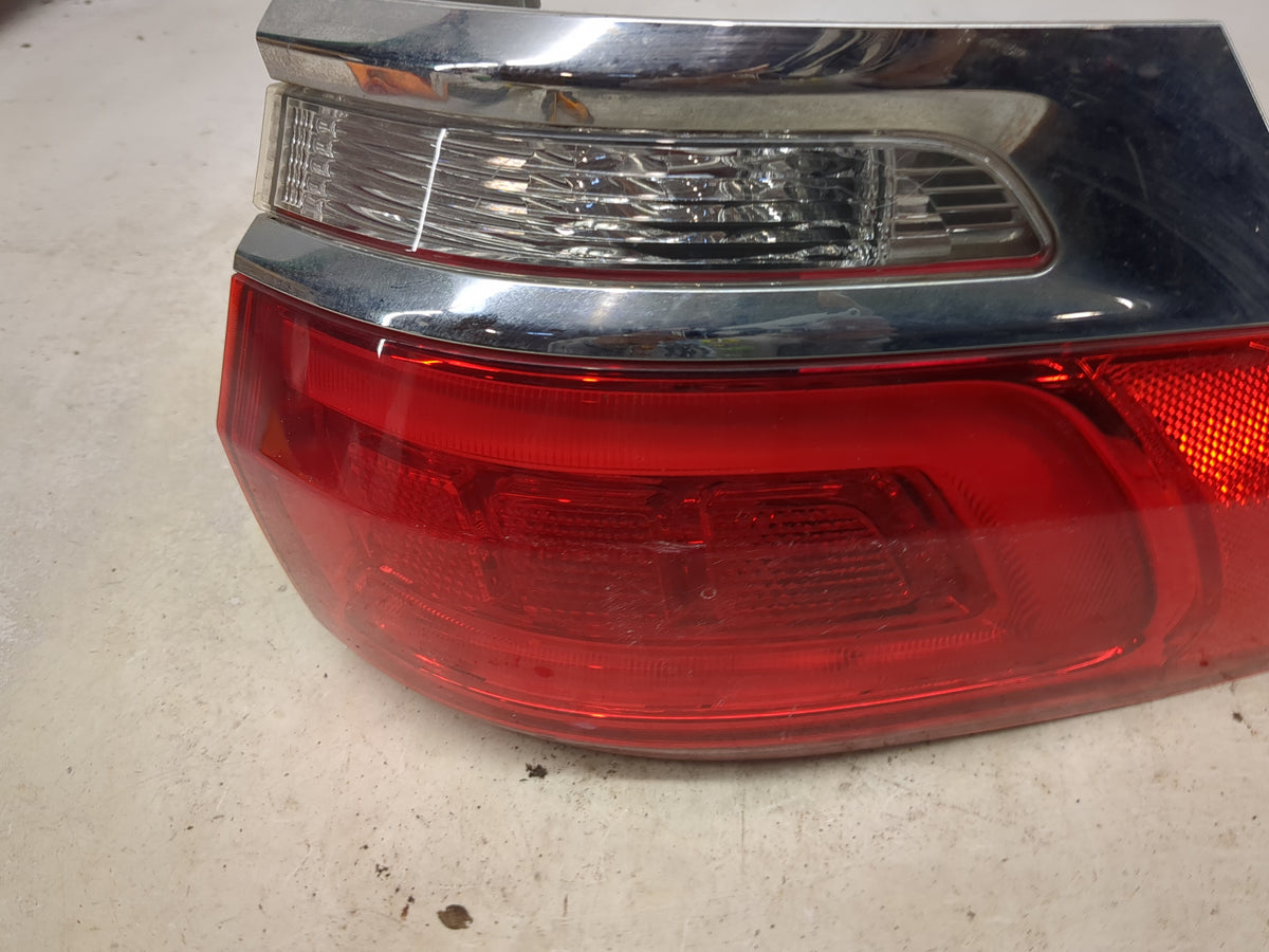 2018 Jeep Grand Cherokee Tail Light Assembly Driver Left OEM P/N:68110017AA P68110017AA, F00HTC402519 Fits OEM Used Auto Par