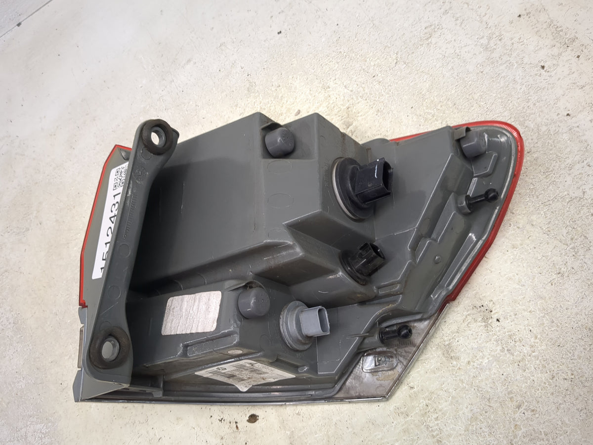 2018 Jeep Grand Cherokee Tail Light Assembly Driver Left OEM P/N:68110017AA P68110017AA, F00HTC402519 Fits OEM Used Auto Par