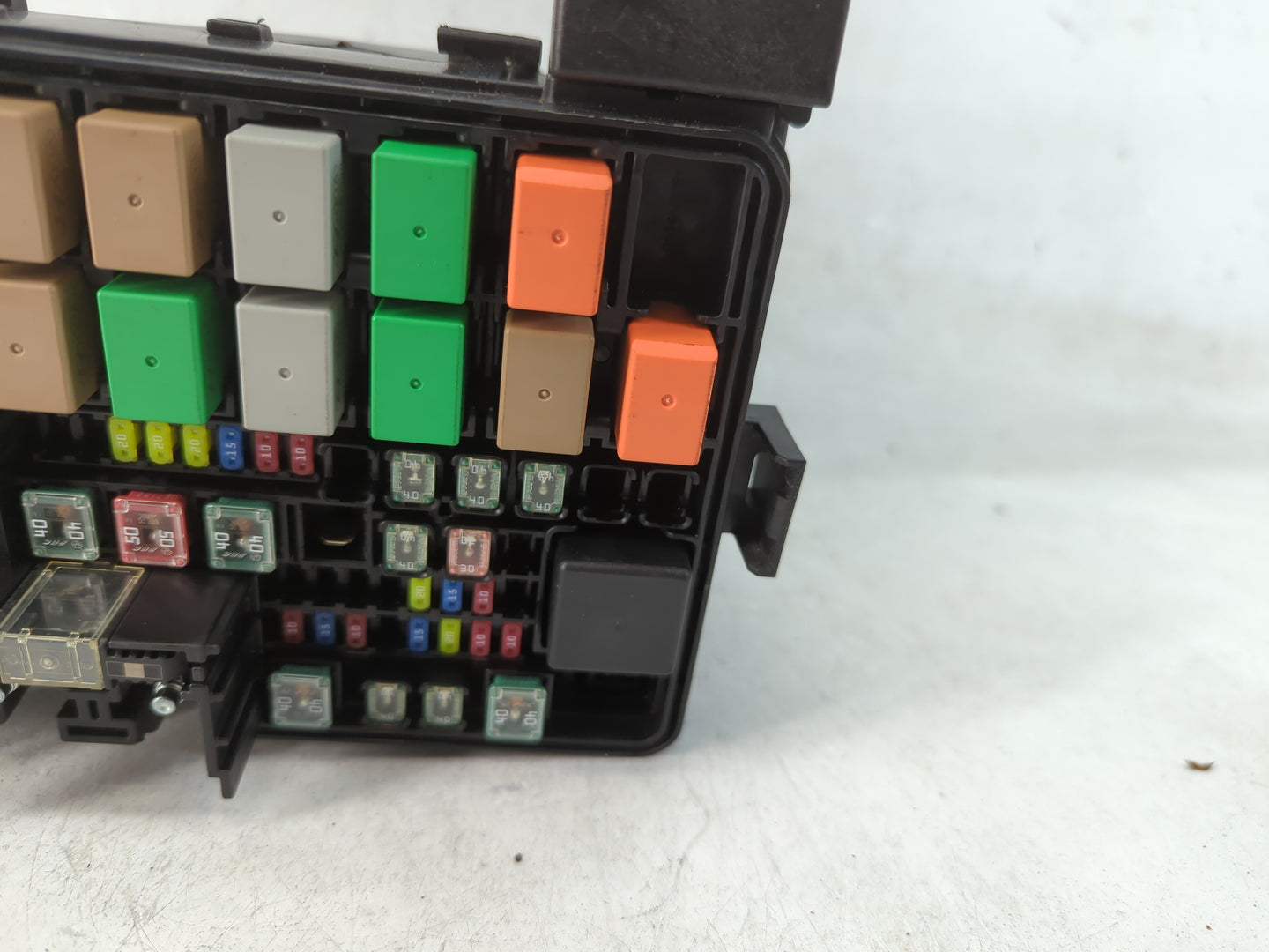 2016-2018 Jeep Grand Cherokee Fusebox Fuse Box Relay Module Tipm - Oemusedautoparts1.com