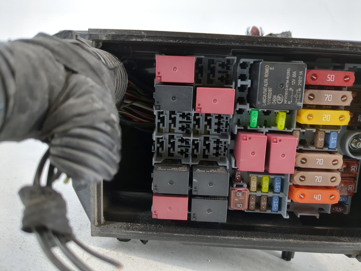 2015-2021 Jeep Renegade Fusebox Fuse Box Panel Relay Module P/N:52027004 Fits Fits 2015 2016 2017 2018 2019 2020 2021 OEM Us