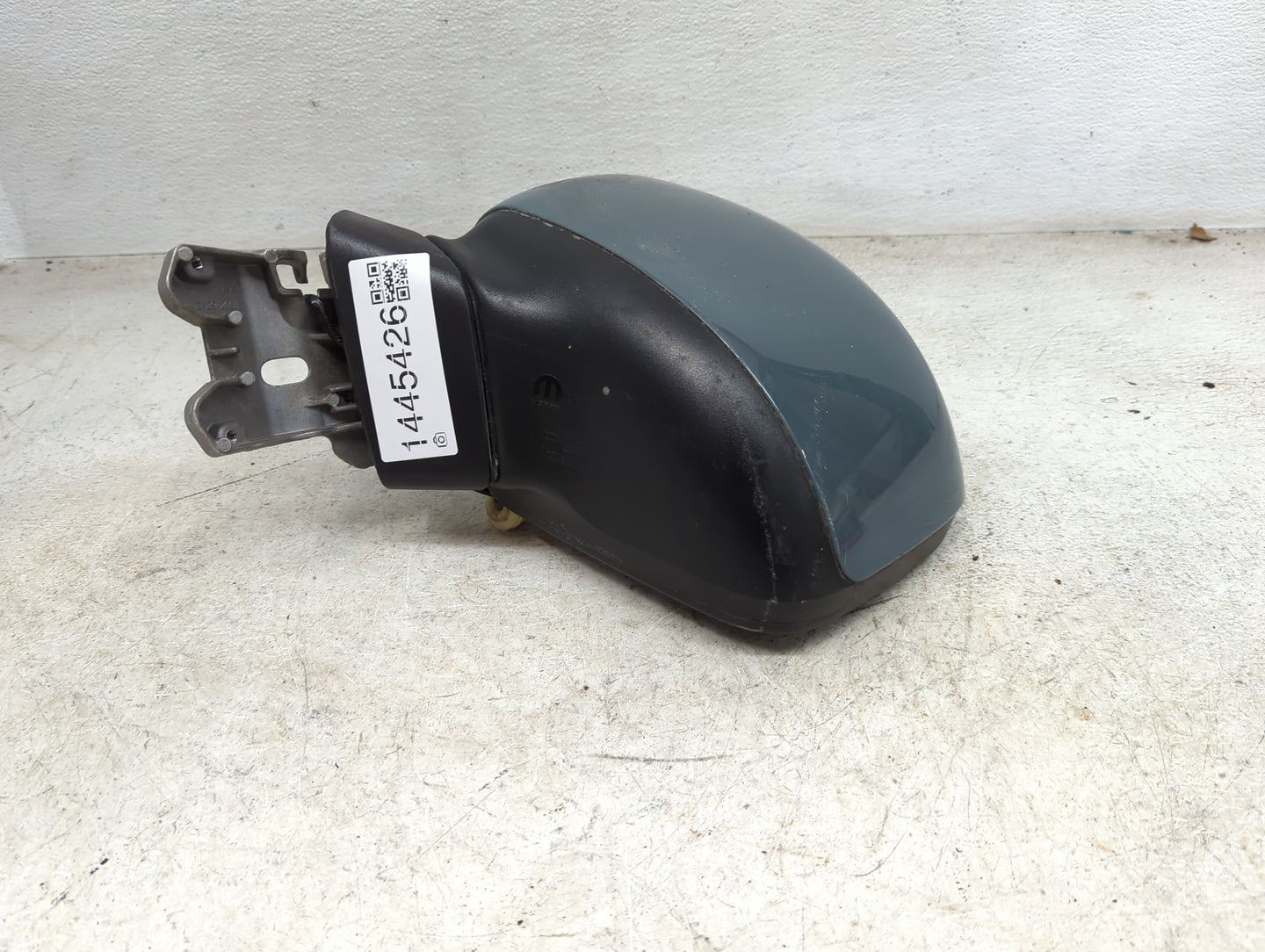 2018 Jeep Renegade Driver Side View Mirror - Left Door Mirror OEM Used - Oemusedautoparts1.com