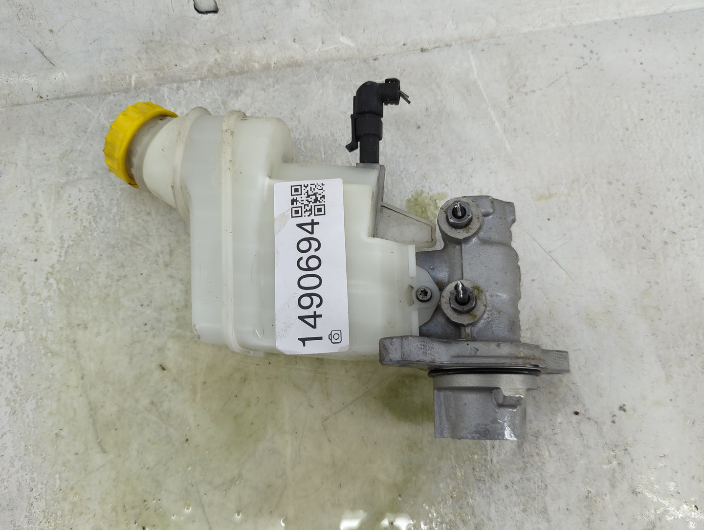 2015-2018 Jeep Renegade Brake Master Cylinder 1490694 - Oemusedautoparts1.com