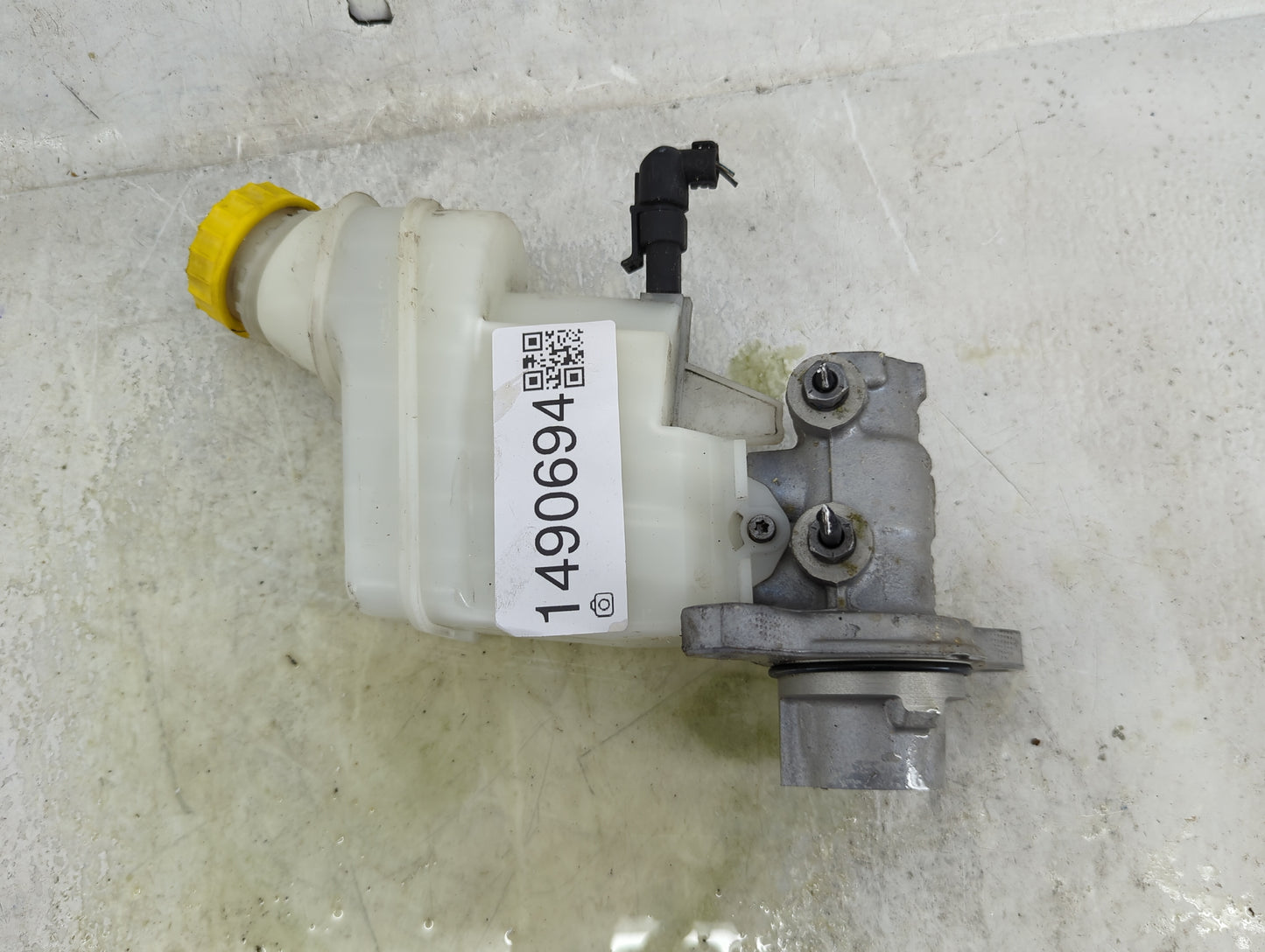 2015-2018 Jeep Renegade Brake Master Cylinder 1490694 - Oemusedautoparts1.com