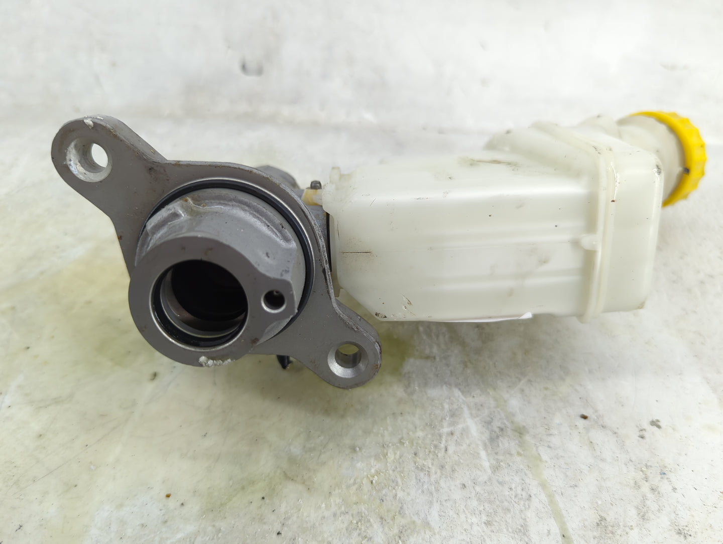 2015-2018 Jeep Renegade Brake Master Cylinder 1490694 - Oemusedautoparts1.com