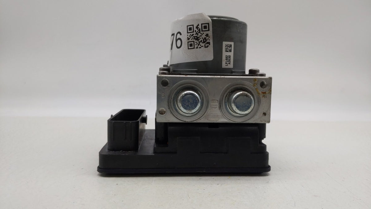 2018-2019 Jeep Renegade Anti-Lock Brake ABS Pump Module Actuator OEM P/N:52080677 52137661 Fits Fits 2018 2019 OEM Used Auto