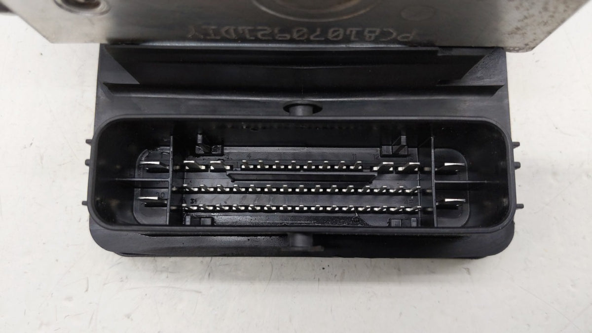 2018-2019 Jeep Renegade Anti-Lock Brake ABS Pump Module Actuator OEM P/N:52080677 52137661 Fits Fits 2018 2019 OEM Used Auto