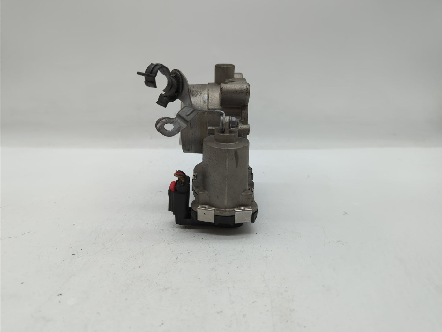 2015-2018 Jeep Renegade Throttle Body P/N:04891970AC 04891970AB Fits Fits 2014 2015 2016 2017 2018 OEM Used Auto Parts - Oem